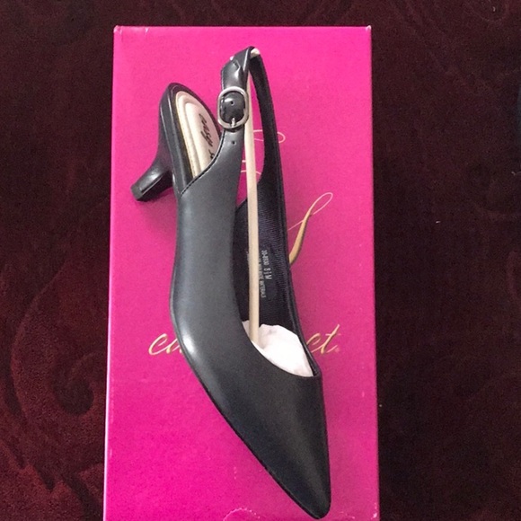 Easy Street Womens Faye Pointed Toe Kitten Heel Pumps - Picture 2 of 6